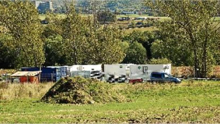 Les primeres màquines han començat a marcar topogràficament el terreny per fer els carrers nous