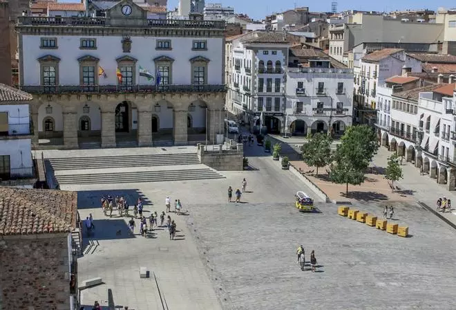El restaurante de Cáceres donde el menú del día es más barato que la media española: está en la plaza Mayor y ofrece 13 opciones
