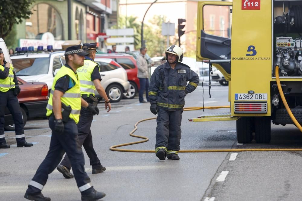 Espectacular incendio en Avilés