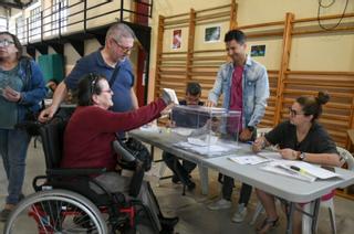 Crónica de la jornada electoral europea en Zamora: Vocales en sillas de párvulos y votos que acaban en otra urna
