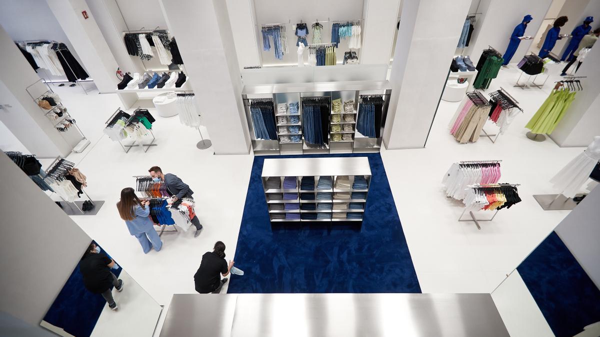 NUEVA TIENDA ZARA | Así es la nueva megatienda de Zara en Madrid:  probadores que se reservan con el móvil y prendas geolocalizadas