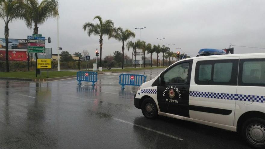 Catorce carreteras cortadas en el municipio de Murcia