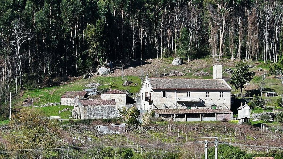 Casa-granxa de Paxarín, onde viviu Pedro Rubiños en 1809.   | // VILLAVERDE