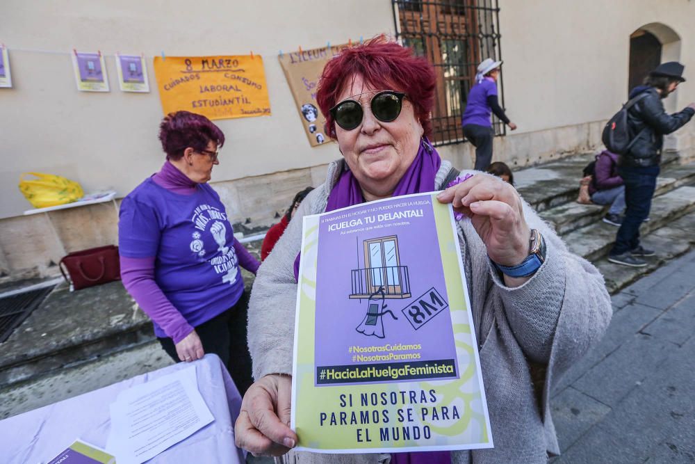 Concentración de colectivos feministas en Orihuela