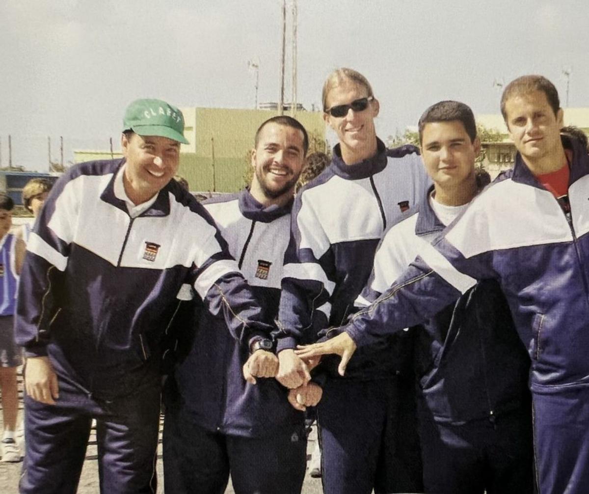 1. Miguel Ángel, en su etapa como profesor del Claret.  2. Ramírez, con Federico  Páez, exjugador de la UD Las Palmas. 3. MAR, junto a Félix Falcón, preparador físico.  4. Ramírez, cuando entrenaba al cadete del club canario. LNE