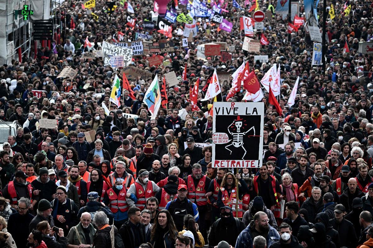 Paros y protestas en Francia por la reforma de las pensiones de Macron