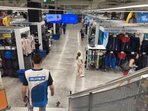 Decathlon se sitúa en plena naturaleza: abre en Puigcerdà su primera tienda en los Pirineos
