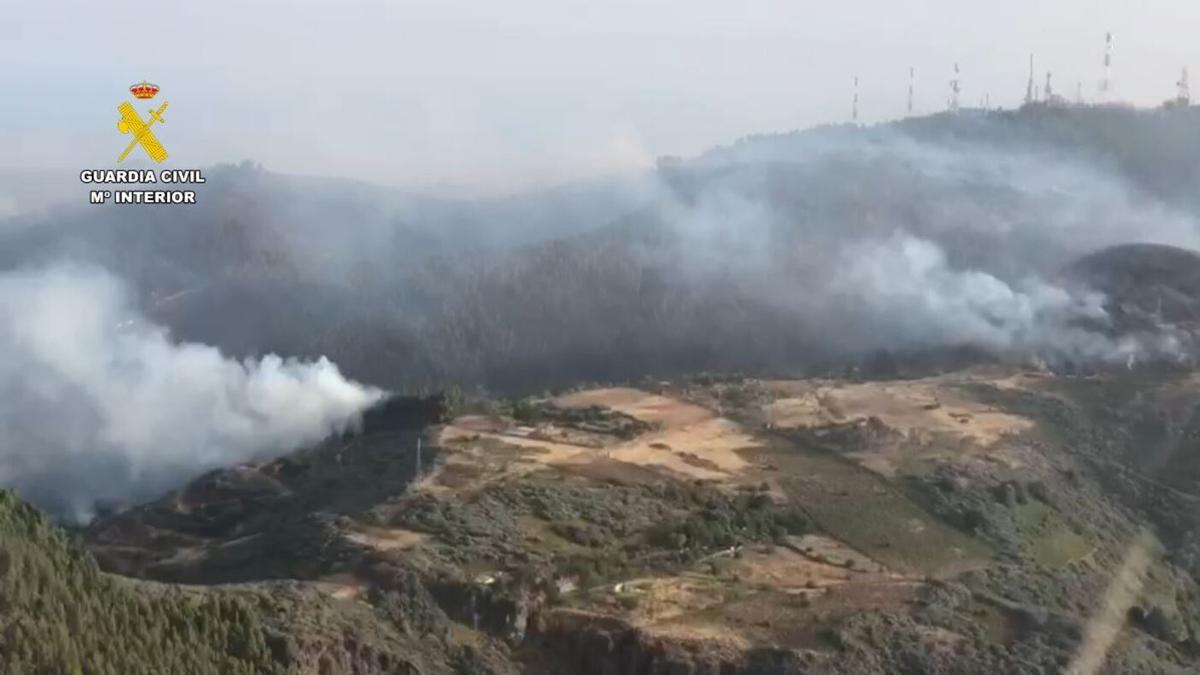 El incendio forestal de Tejeda visto desde el aire.