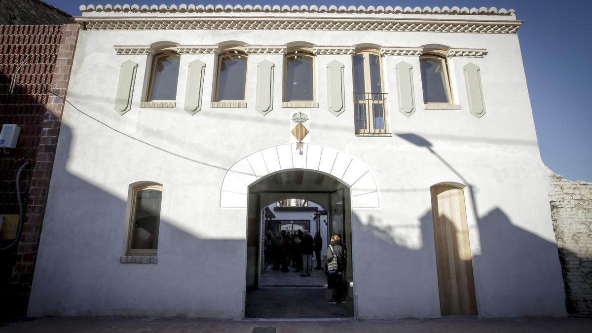 Visita de Joan Ribó a l'Escorxador del Cabanyal.