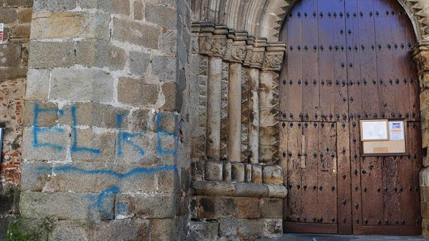 Identificado un vecino de Jaén como autor de pintadas en muralla de Plasencia