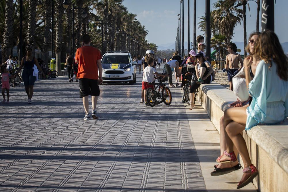 Playas y terrazas llenas en València en los primeros días de la fase 1