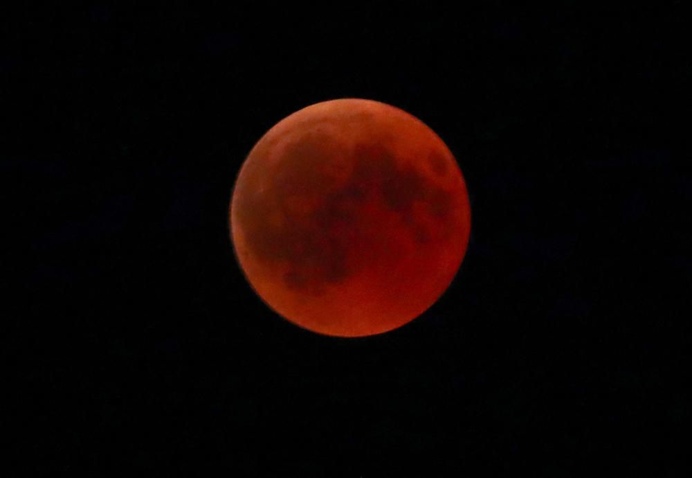 Así se ha visto el eclipse lunar en el mundo