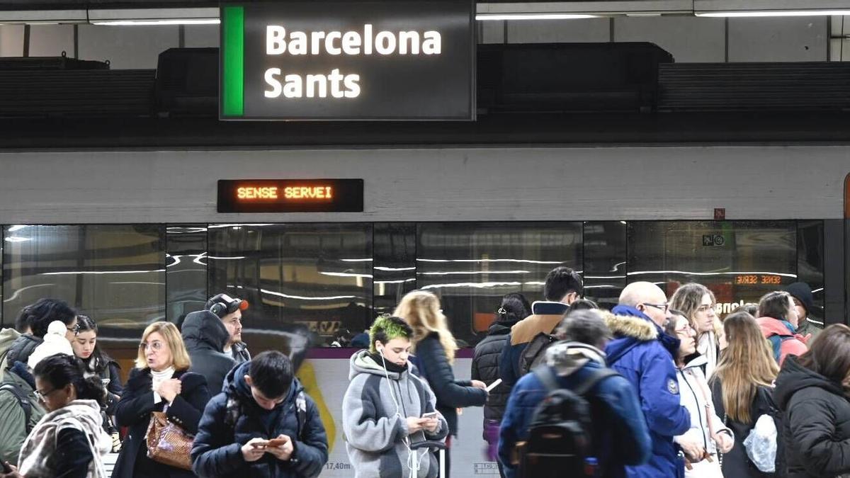 Rodalies interromp el seu servei després que el Govern n’exigeixi la suspensió