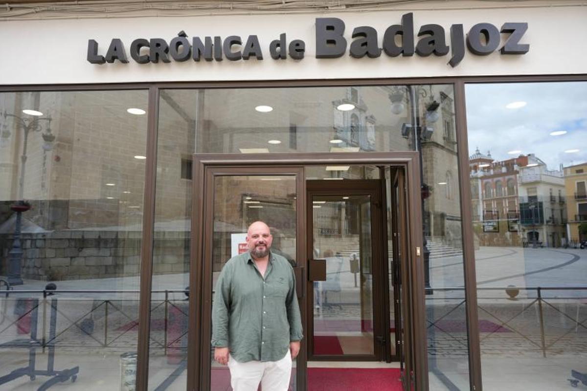 Manuel Naharro, en la sede de La Crónica de Badajoz, ayer.