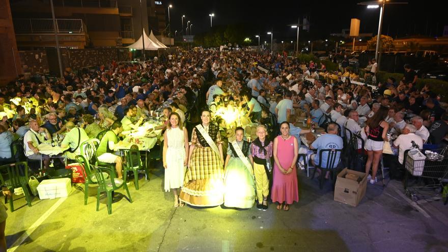 Cientos de graueros disfrutan de un masivo ‘pa i porta’ en Castelló