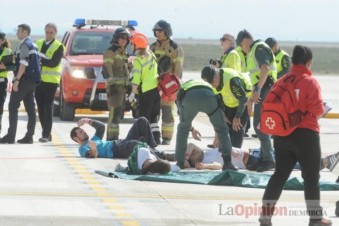 Simulan un accidente aéreo en aeropuerto