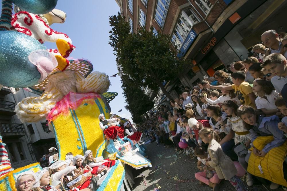 Oviedo celebra el desfile del Día de América en Asturias