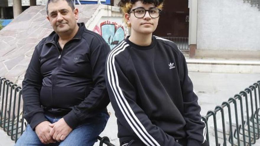 El padre de un adolescente trans: &quot;Te rompe los esquemas, pero me impresiona el cambio a mejor de mi hijo&quot;