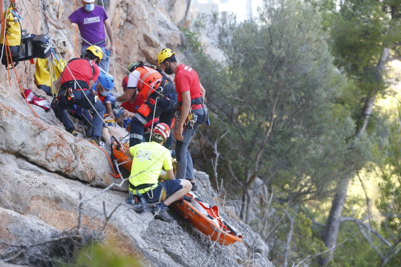 Bombers de Mallorca y SAMU 061 realizan una formación para atender rescates de montaña extremos