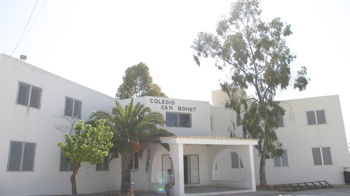 Fachada del colegio Can Bonet en una imagen de archivo.