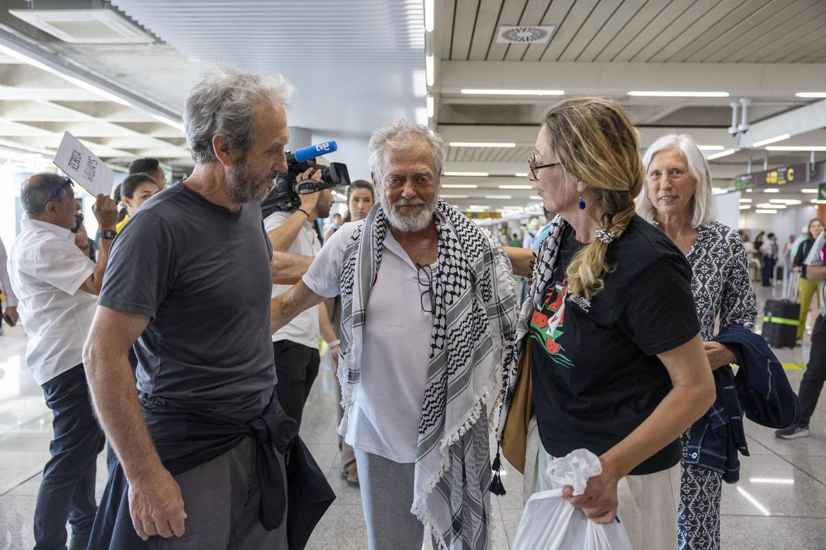 FOTOS | El mallorquín de la flotilla a Gaza denuncia agresiones y torturas al regresar a Palma