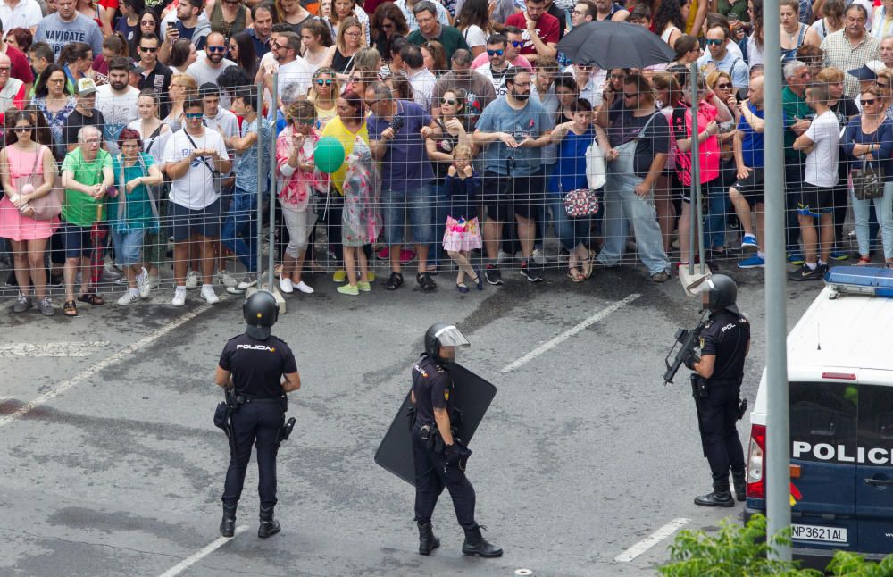 Primera mascletá de las Hogueras del 90 aniversario.