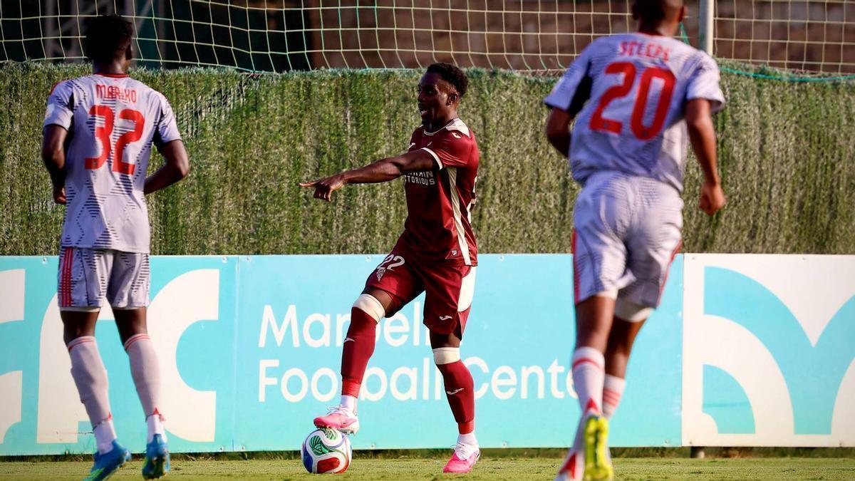 Yussi Diarra, en el partido jugado por el Córdoba CF en Marbella ante el Orlando Pirates.