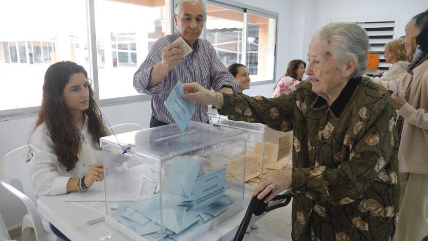 Elecciones en Baleares 2023 | Los mayores de la residencia de La Bonanova votan entre el escepticismo y la fidelidad devota