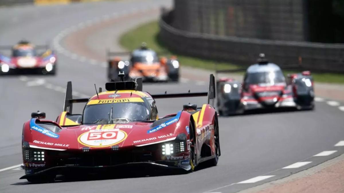 El Ferrari número 50 de Miguel Molina