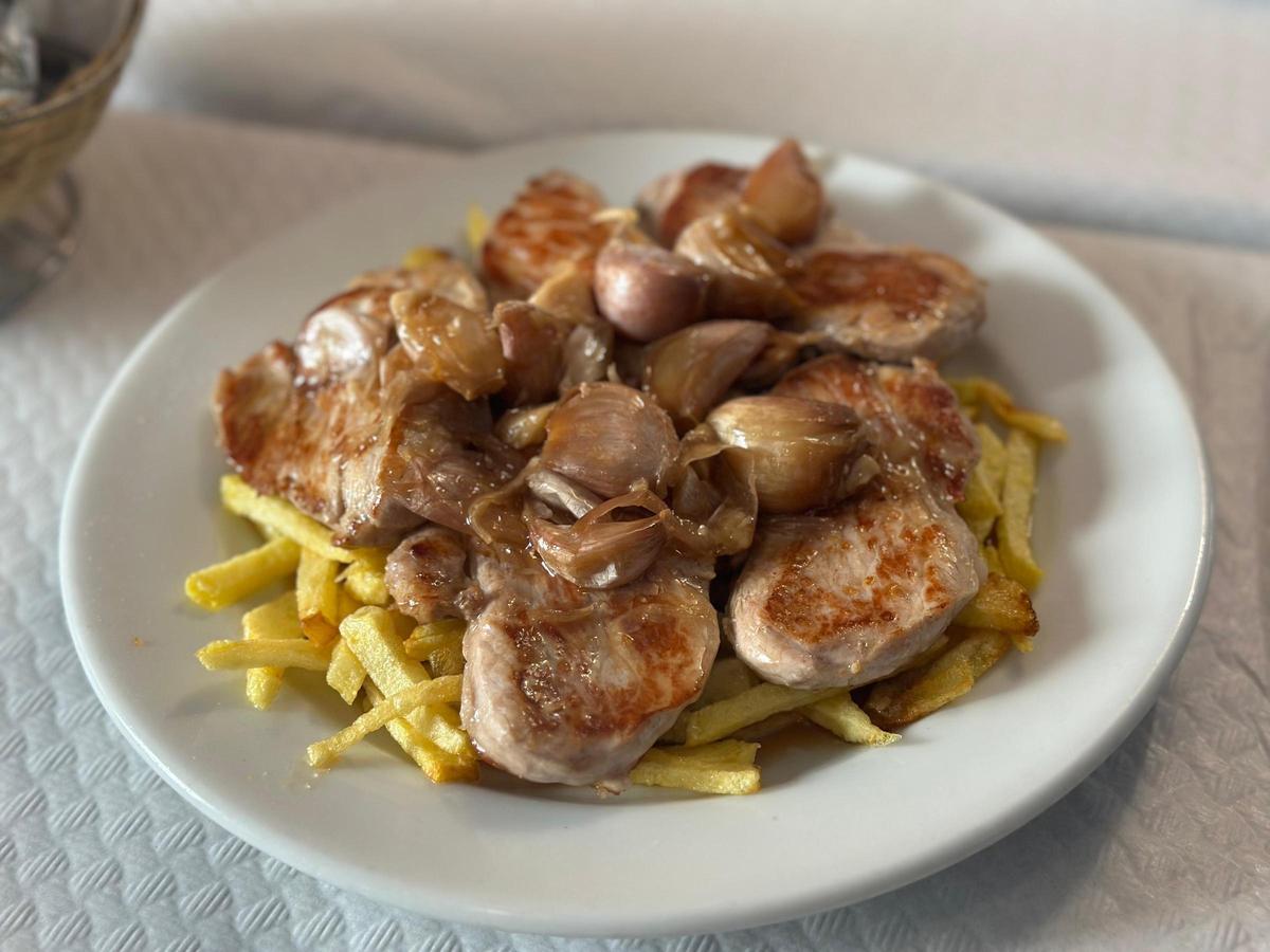 Plato de solomillo al whisky de Casa paco, en Los Remedios.