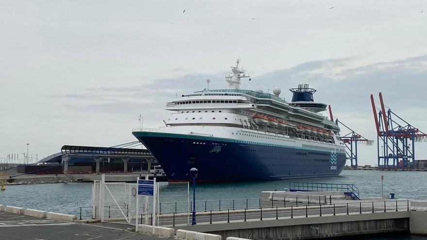 Más de 600 tripulantes de un crucero, atracados desde el domingo en Málaga