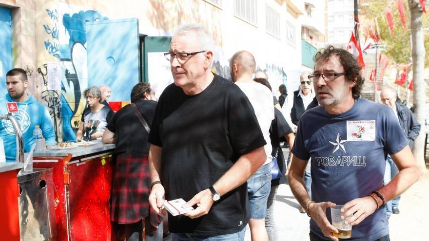 Cayo Lara junto a Miguel Ángel Viñas durante la fiesta de Izquierda Unida Zamora.