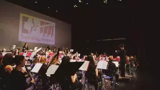 La Banda Simfònica de Dones de la FSMCV acomiada la gira amb una ovació en Gandia