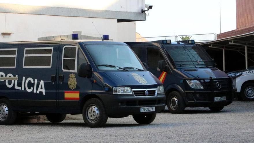 Furgons de la  Policia Nacional de Figueres