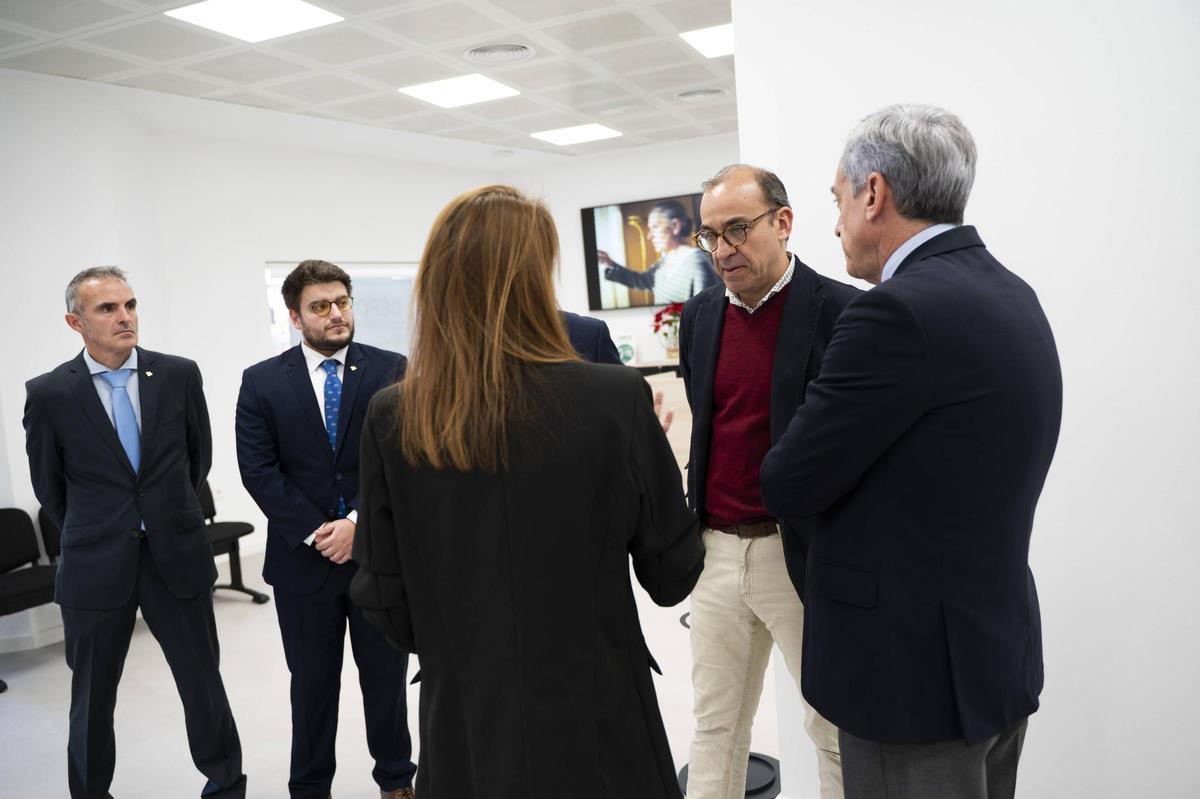Galería | Visita del alcalde de Cáceres a la primera oficina de Eurocaja Rural en Cáceres
