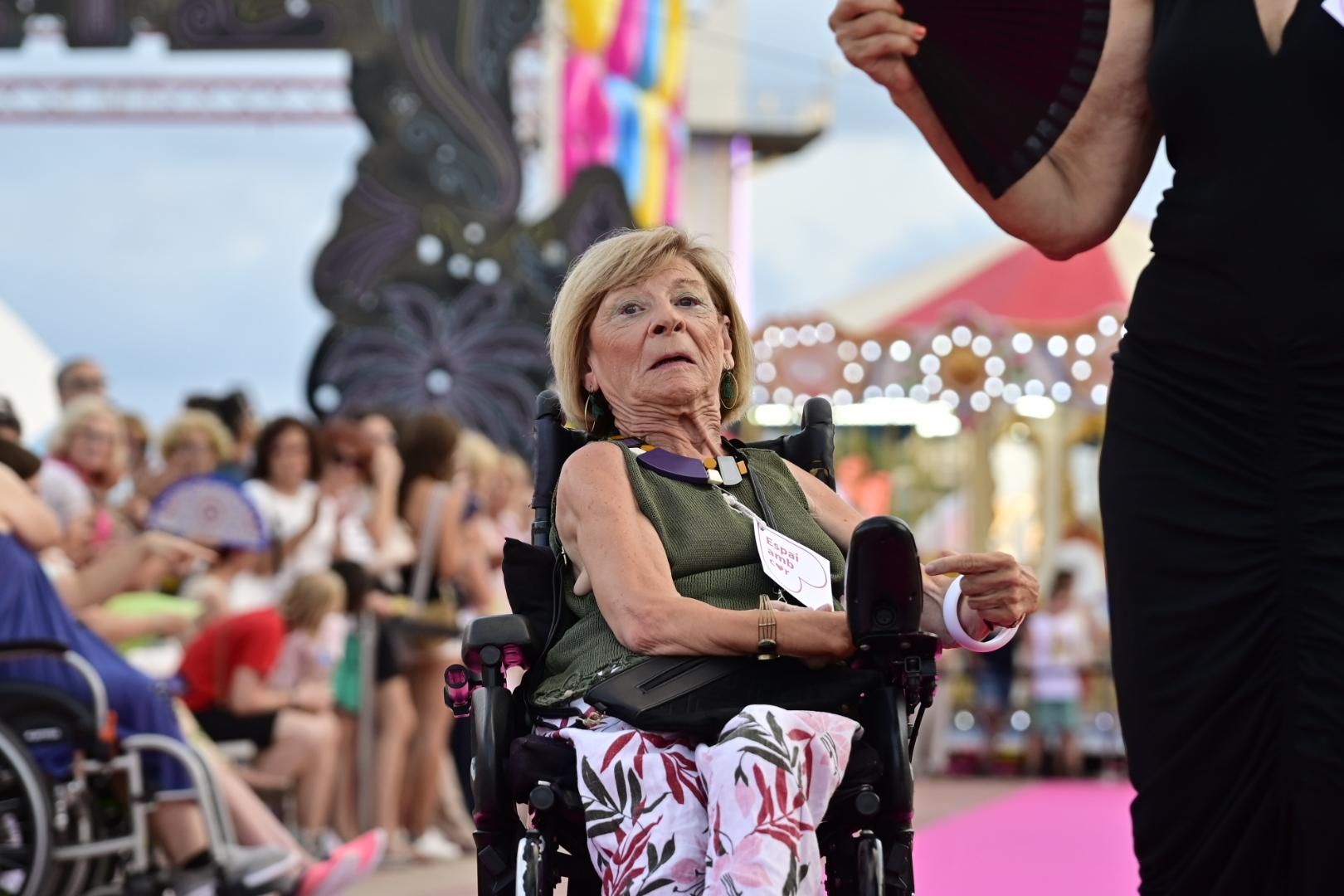 El Moll de Costa se viste de moda con el desfile solidario de Cáritas