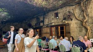 Turistas y expatriados en Biblos. 