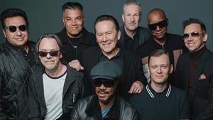 La formación actual de UB40, con el baterista Jimmy Brown segundo por la izda. y el cantante y guitarrista Robin Campbell en el centro.