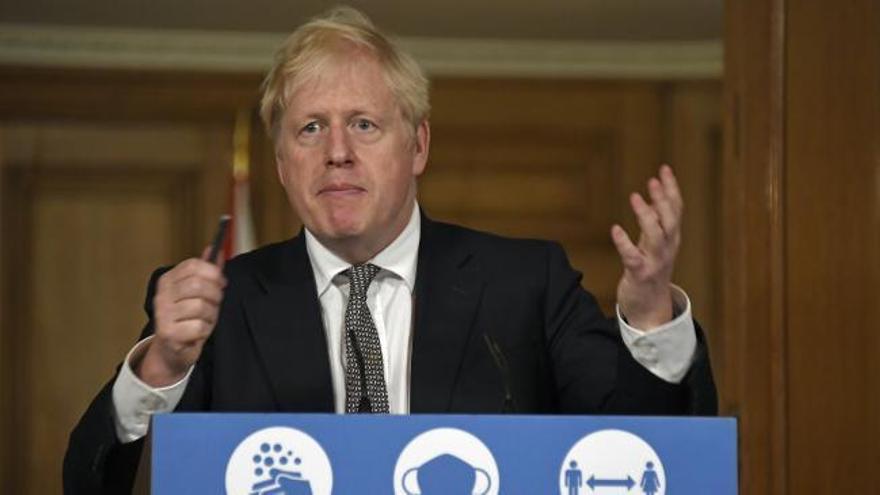 Boris Johnson anuncia el confinamiento severo de Reino Unido durante un mes