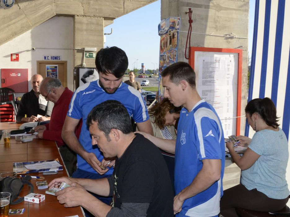 Gran èxit dels cromos de tots els futbolistes del Figueres