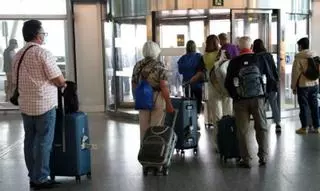 El aeropuerto de Santiago amplía un 35 % las plazas ofertadas en verano respecto a 2019