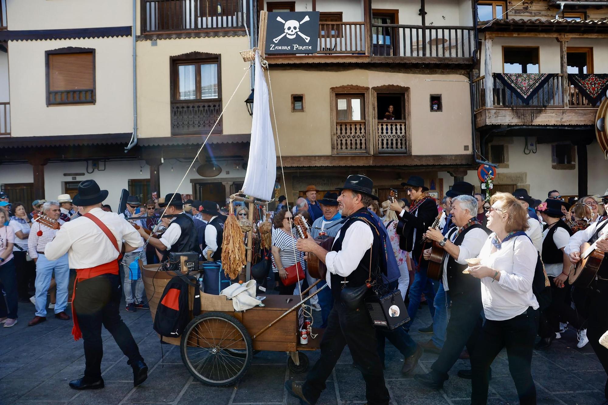 Galería | Las carantoñas de Acehúche sorprenden en Guitarvera