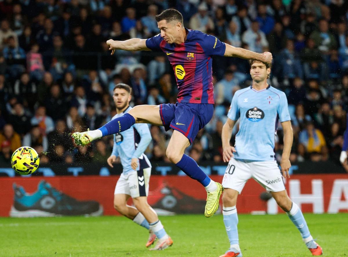 Lewandowski porta la pau al Barça | LALO R. VILLAR / AP