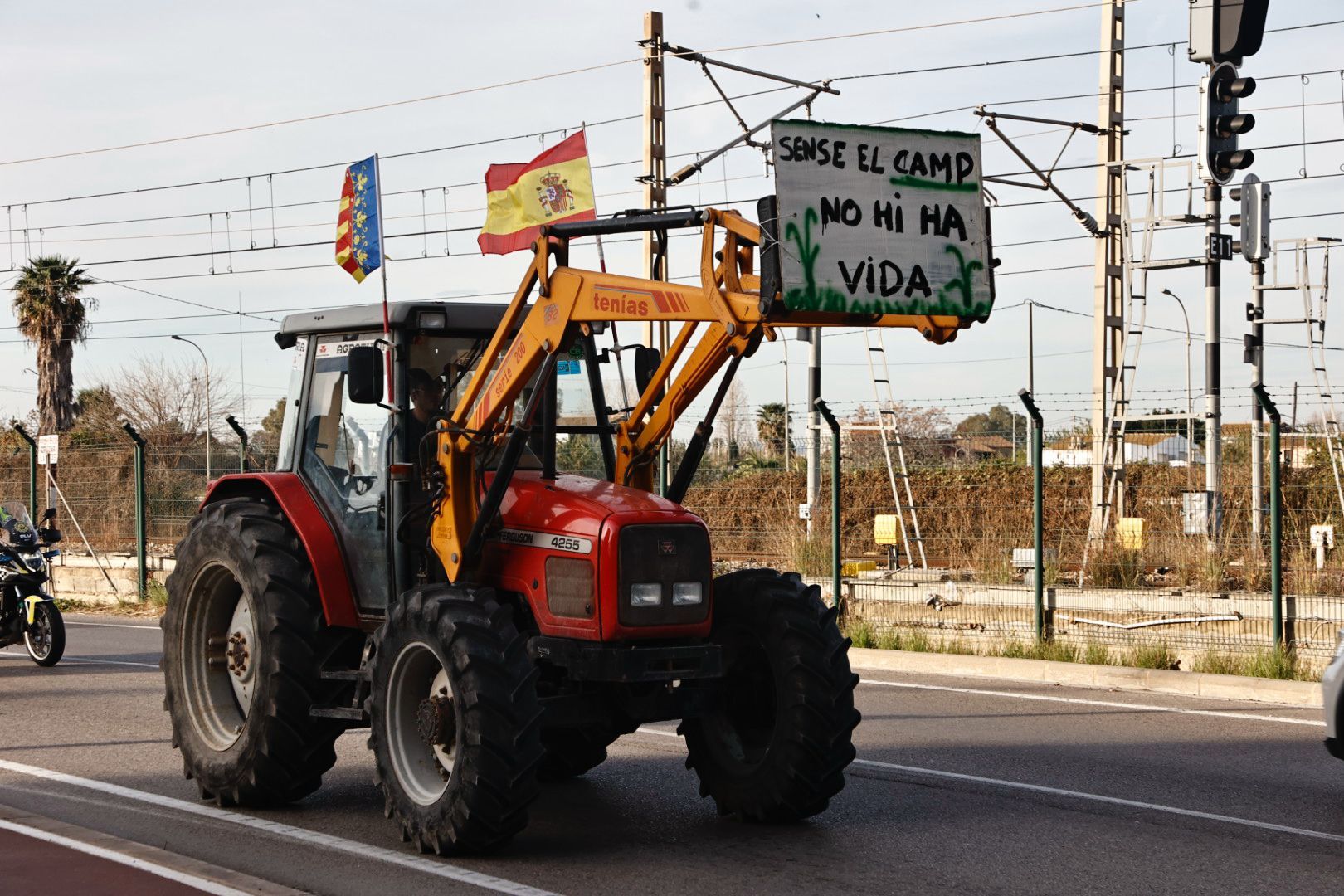 La tractorada de los agricultores valencianos, en imágenes