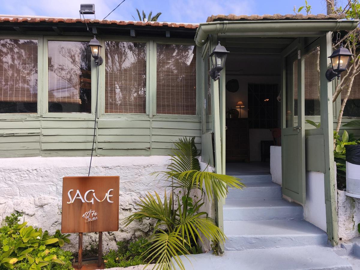Entrada al restaurante Sague.