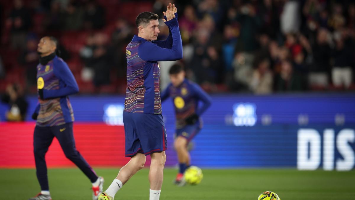 Lewandowski, en el calentamiento del partido ante el Atlético