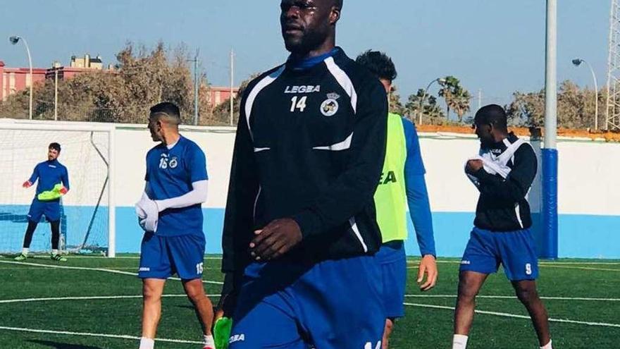 Sana Ndiaye tras un entrenamiento con la Balompédica Linense de esta temporada. // RBL