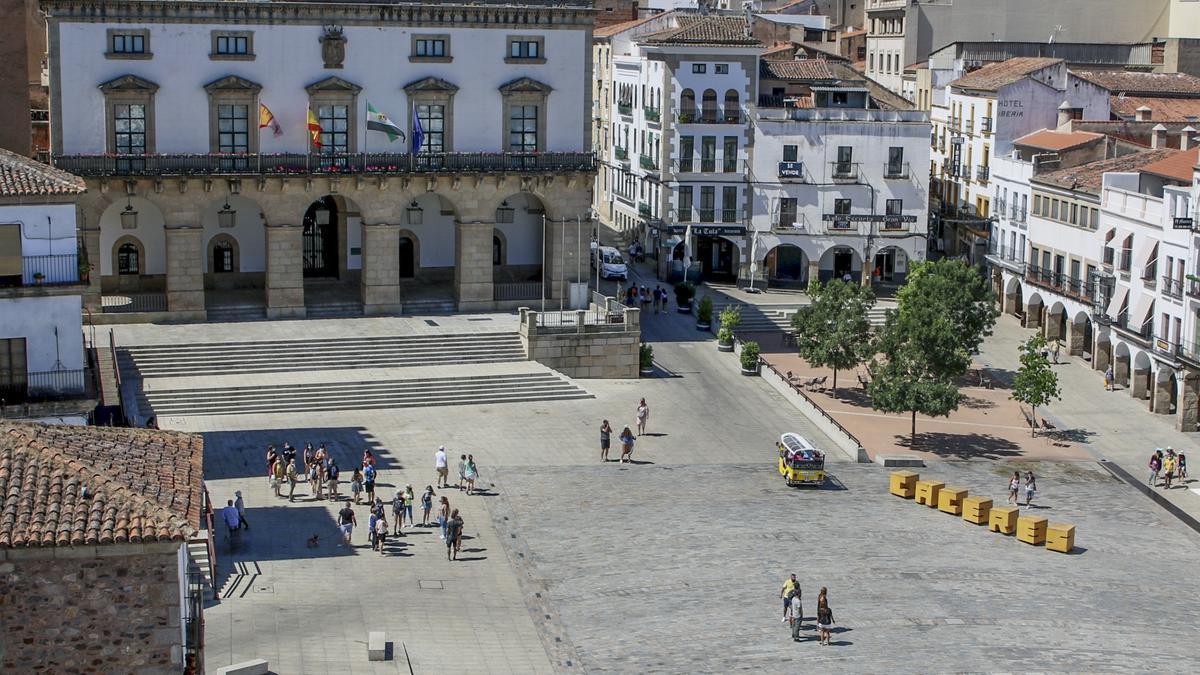 Una imagen de la Plaza  Mayor de Cáceres, centro neurálgico de la ciudad.