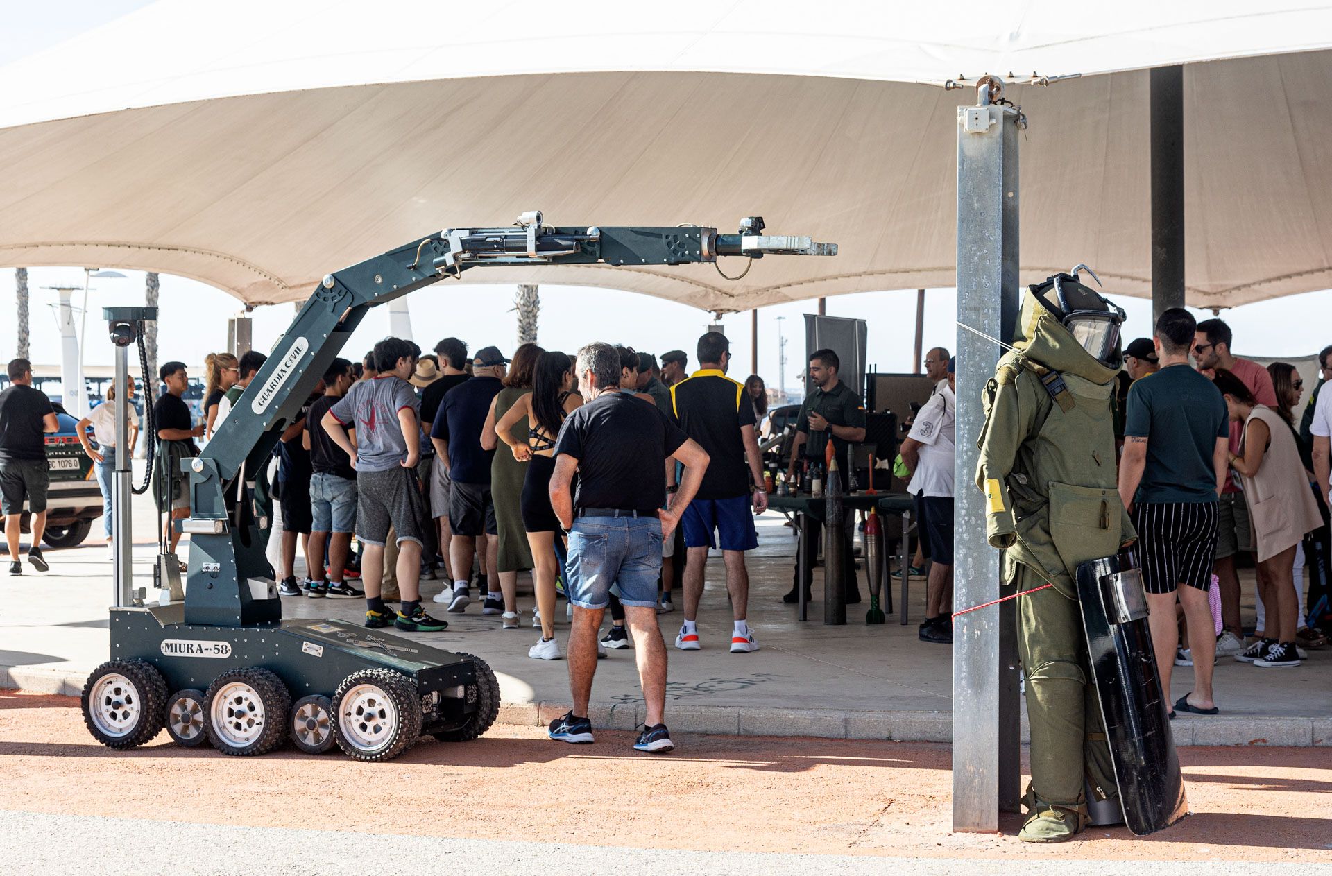 Jornada de puertas abiertas de la guardia Civil en Alicante