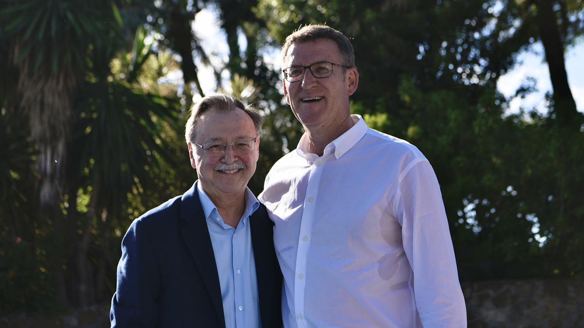 El presidente del Partido Popular, Alberto Núñez Feijóo, y el presidente de Ceuta, Juan Vivas